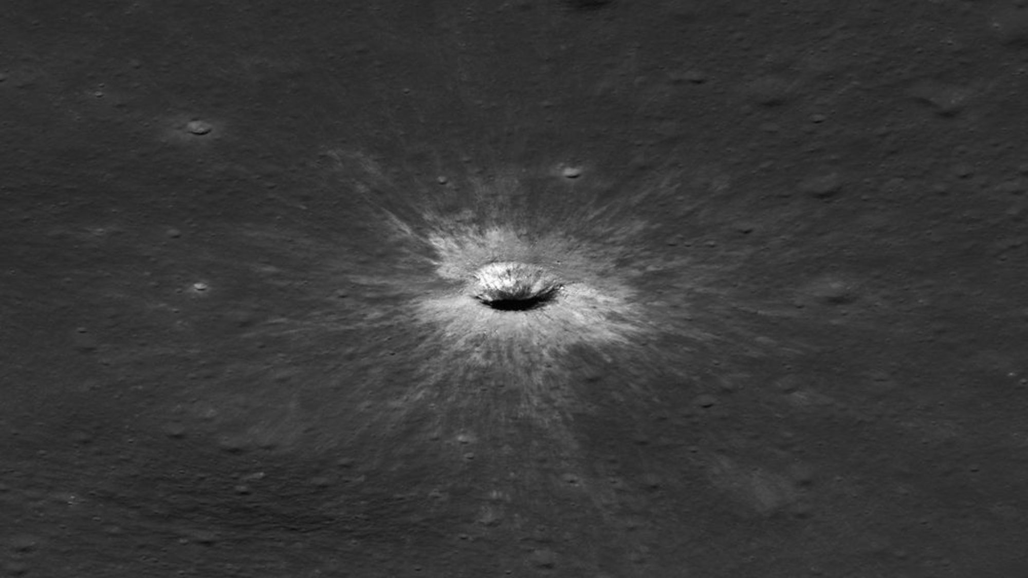 NASA’nın Keşfettiği Dev Yeni Ay Krateri: ‘Yüzyılda Bir’ Buluş