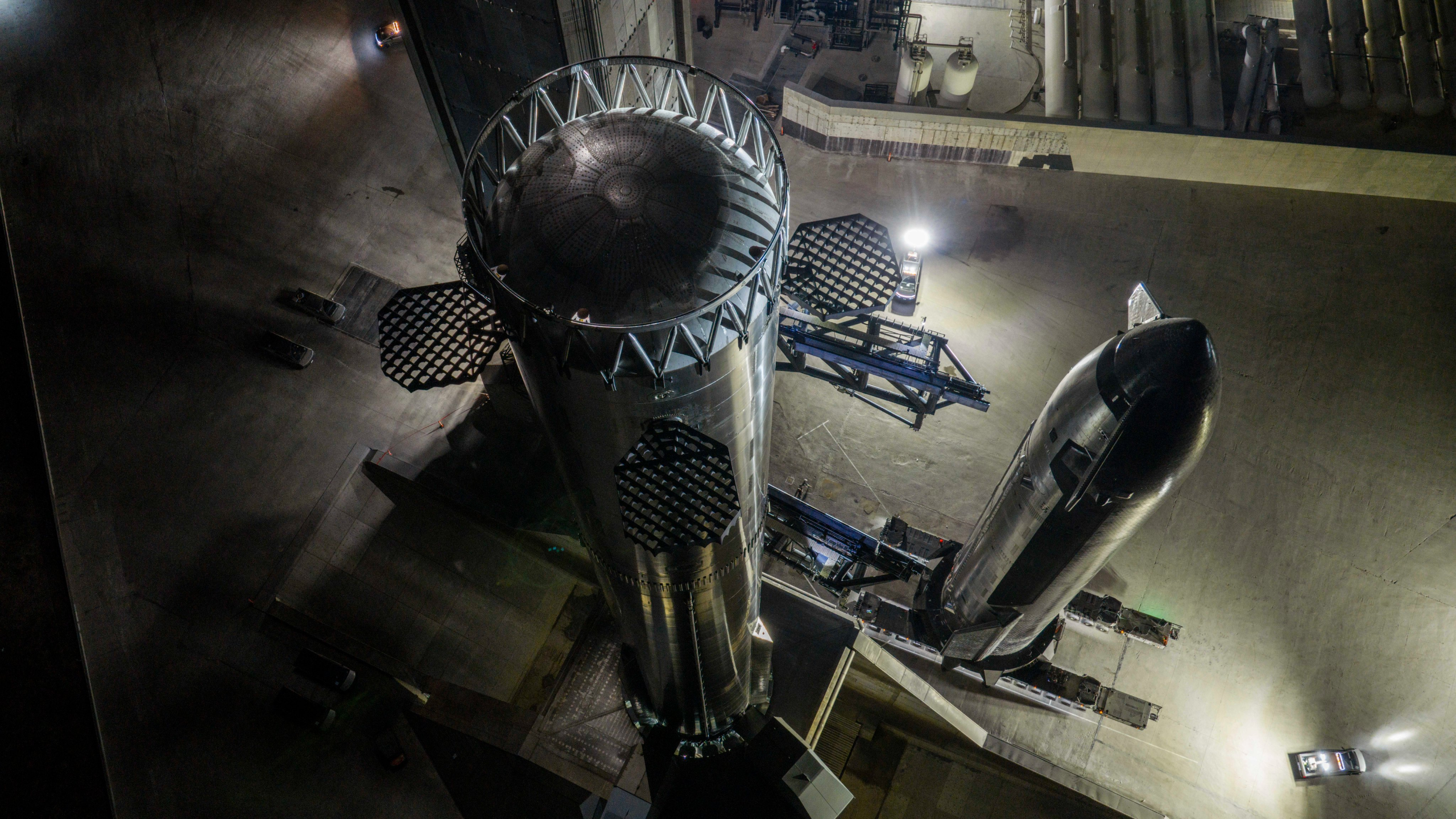 SpaceX, Dev Starship Roketini Yörünge Denemesi İçin Üst Üste Koydu